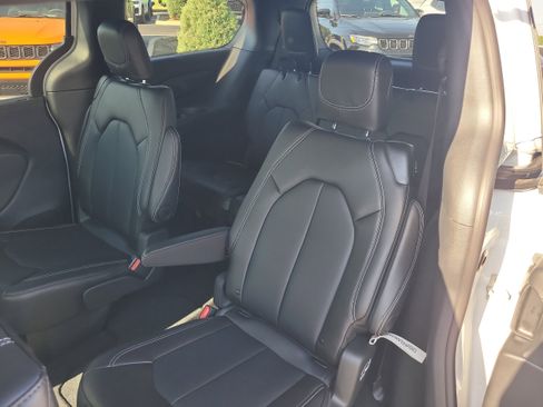 New 2026 Chrysler Voyager LX FWD image 11