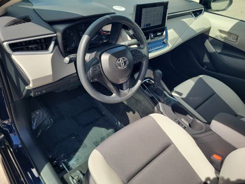Used 2025 Toyota Corolla LE FWD image 9