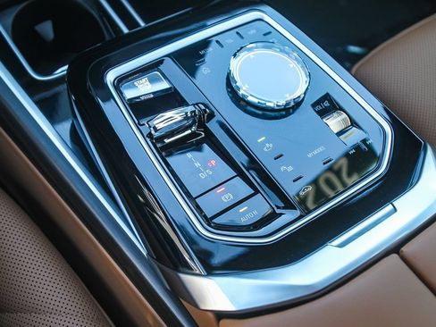 Used 2023 BMW 740i RWD image 16