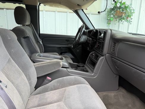 Used 2004 Chevrolet Silverado 1500 LS w/ Light Duty Power Package RWD image 14