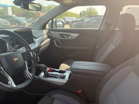Used 2025 Chevrolet Blazer LT FWD image 13