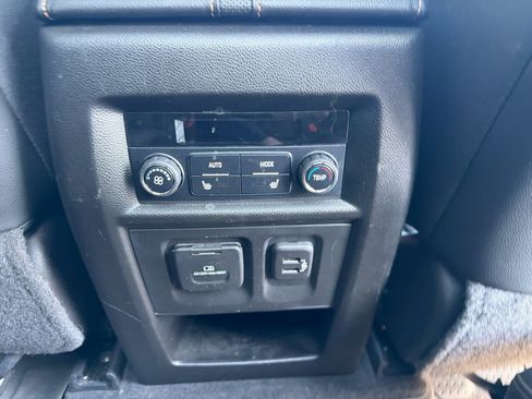 Used 2019 Chevrolet Traverse Premier w/ Redline Edition FWD image 21