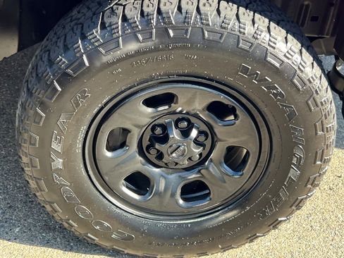 Used 2012 Nissan Frontier S RWD image 15