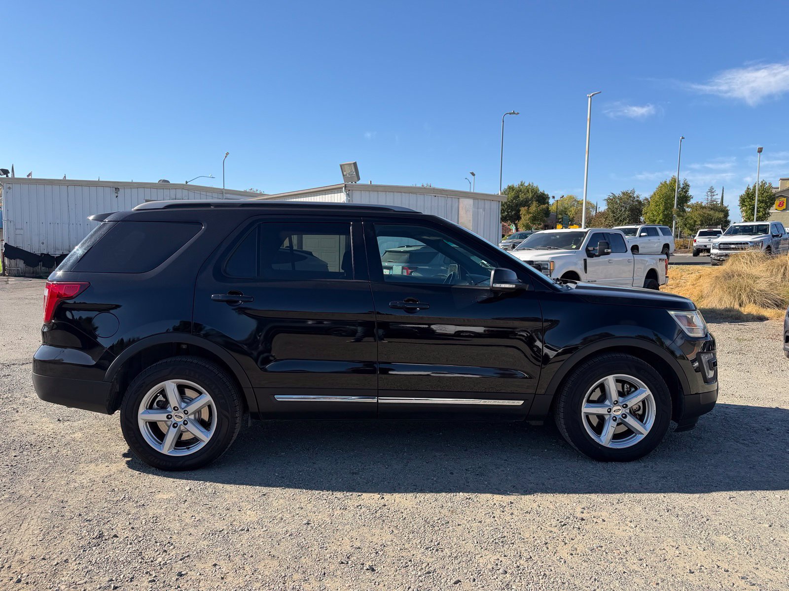 Used 2017 Ford Explorer XLT w/ Equipment Group 202A FWD image 6