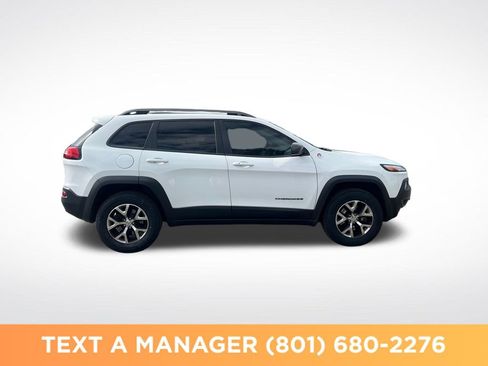 Used 2017 Jeep Cherokee Trailhawk AWD/4WD image 6