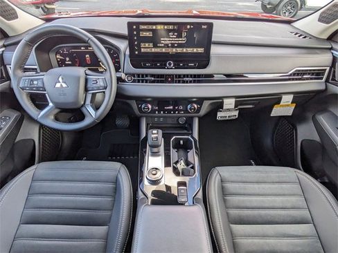 New 2025 Mitsubishi Outlander SE image 16