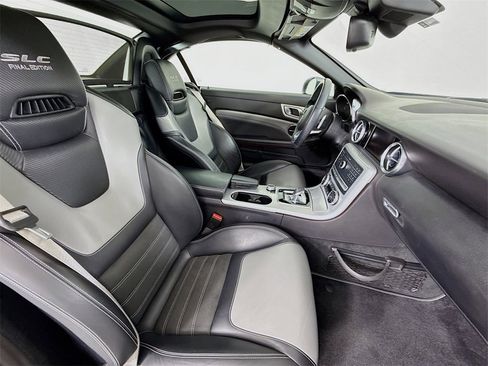 Used 2020 Mercedes-Benz SLC 300 SLC 300 image 26
