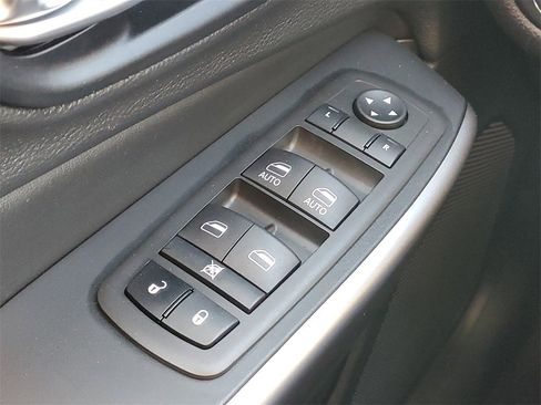 Used 2022 Jeep Cherokee Latitude Lux w/ Sun & Sound Group image 18