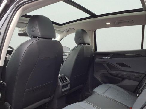 New 2026 Volkswagen Tiguan SE image 12