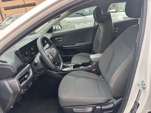 Used 2025 Kia K4 LXS image 25