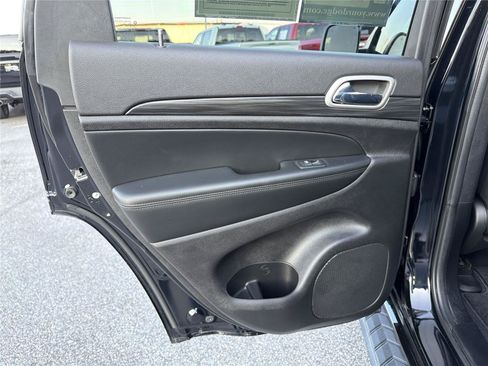 Used 2022 Jeep Grand Cherokee Laredo X AWD/4WD image 21