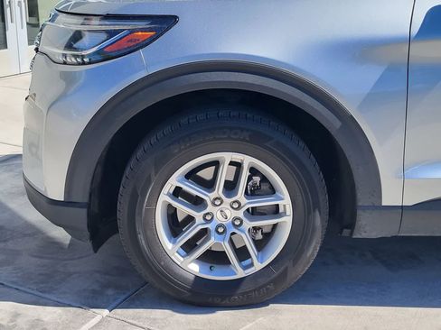 Used 2025 Ford Explorer Active w/ Active Comfort Package RWD image 7
