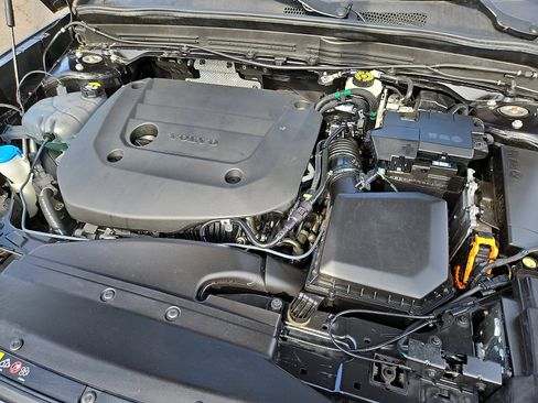 Certified 2023 Volvo XC40 B5 Plus w/ Climate Package AWD/4WD image 28