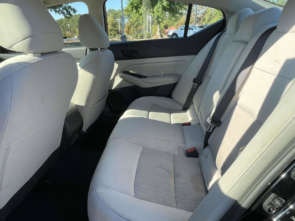 Used 2025 Nissan Altima 2.5 SV AWD/4WD image 19