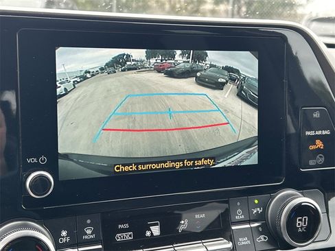 Used 2023 Toyota Highlander LE image 34