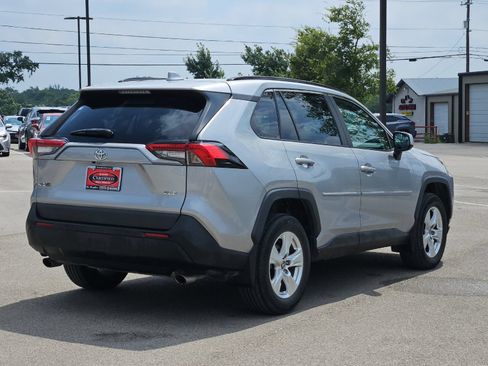 Certified 2021 Toyota RAV4 XLE w/ Convenience Package FWD image 5