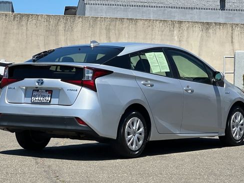 Used 2021 Toyota Prius LE FWD image 2