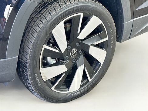 Used 2023 Volkswagen Taos SEL AWD/4WD image 16