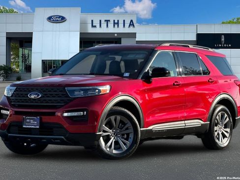 Certified 2022 Ford Explorer XLT w/ Equipment Group 202A image 1