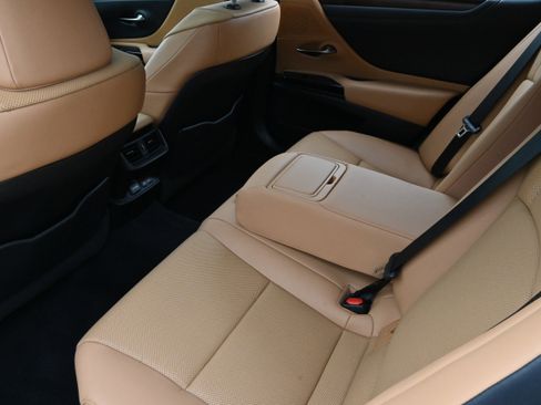 Used 2022 Lexus ES 350 w/ Premium Package image 13