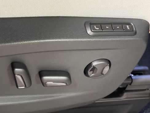 New 2025 Volkswagen ID. Buzz 1st Edition image 13