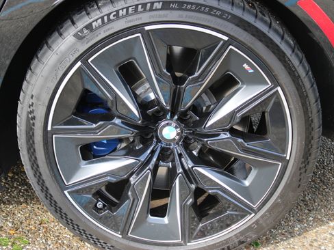 Used 2023 BMW 760i xDrive image 13