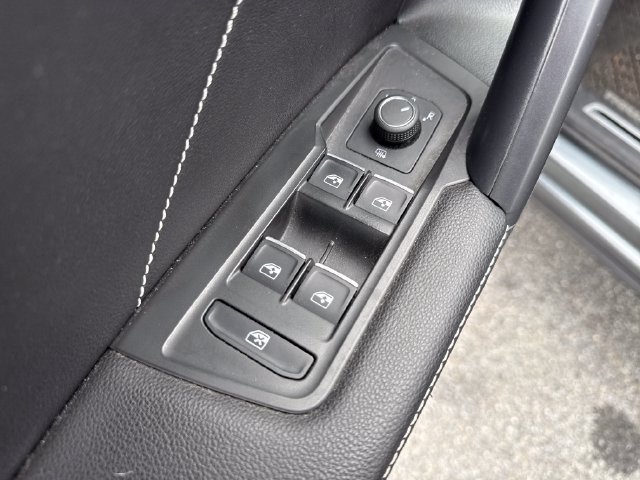 Certified 2023 Volkswagen Tiguan SE R-Line AWD/4WD image 23