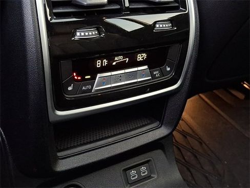 Used 2022 BMW X7 xDrive40i w/ M Sport Package image 12