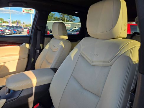 Used 2017 Cadillac XT5 Luxury image 40