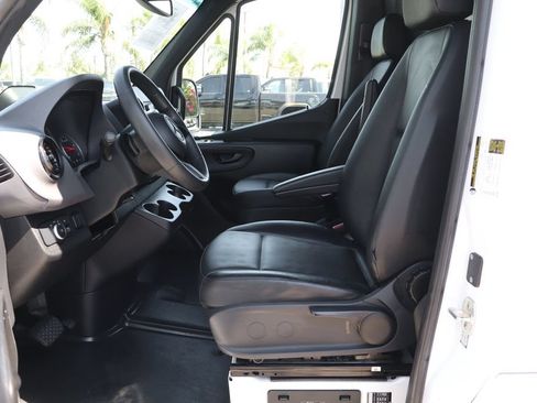Used 2025 Mercedes-Benz Sprinter 2500 image 24