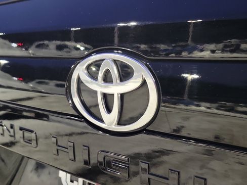Certified 2024 Toyota Grand Highlander XLE image 7