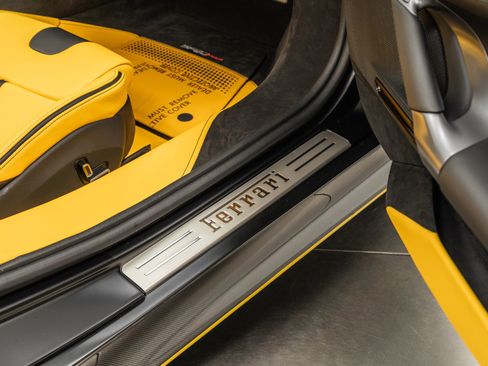 Used 2024 Ferrari SF90 Spider image 31