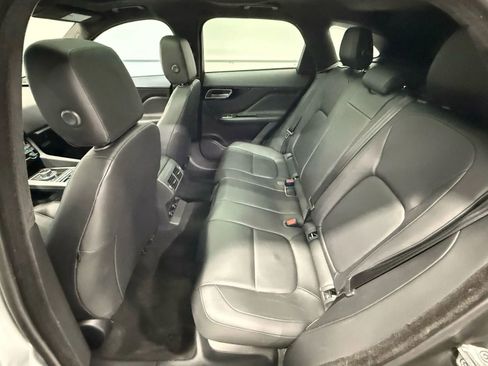 Used 2019 Jaguar F-PACE Premium image 39