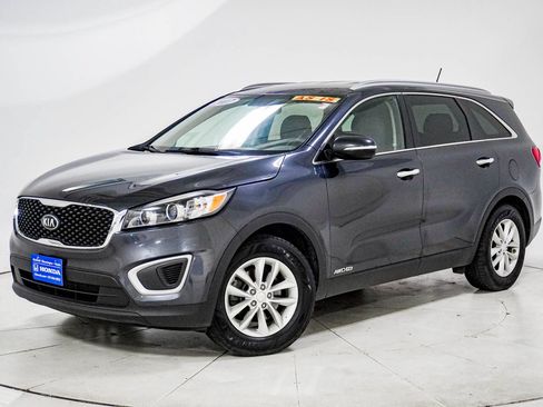 Used 2017 Kia Sorento AWD image 1