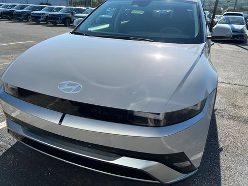Used 2025 Hyundai Ioniq 5 SE AWD/4WD image 11