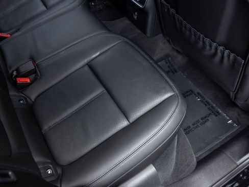 Certified 2026 Porsche Macan AWD/4WD image 49