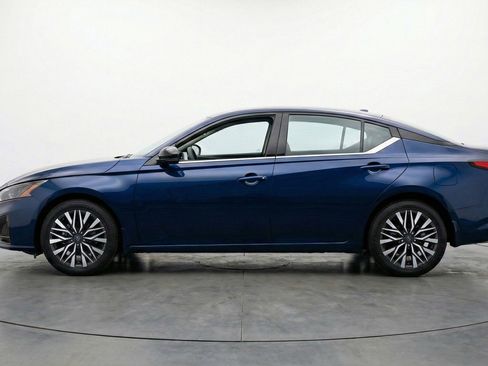 Used 2025 Nissan Altima 2.5 SV image 5