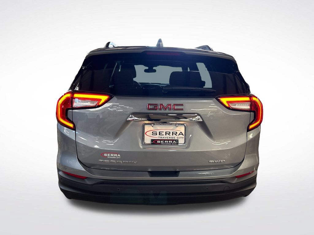 Used 2024 GMC Terrain SLE w/ Driver Convenience Package AWD/4WD image 4