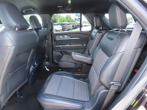 Certified 2025 Ford Explorer ST-Line AWD/4WD image 21