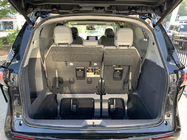Used 2023 Toyota Sienna Limited FWD image 38