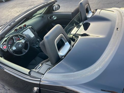 Used 2012 Nissan 370Z Roadster image 34
