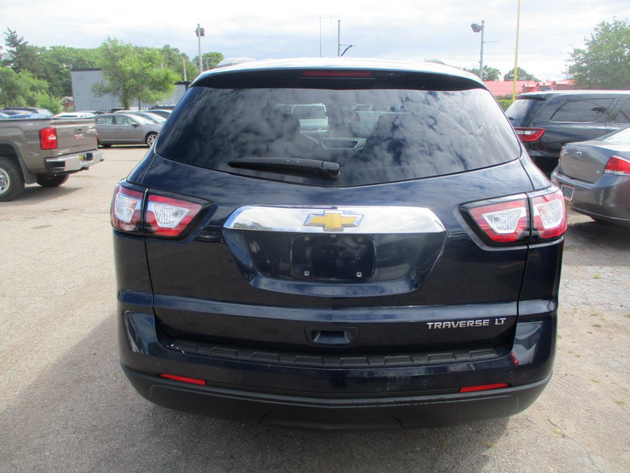 Used 2016 Chevrolet Traverse LT FWD image 6