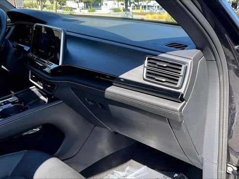 Used 2024 Volkswagen Atlas Cross Sport SE FWD image 18