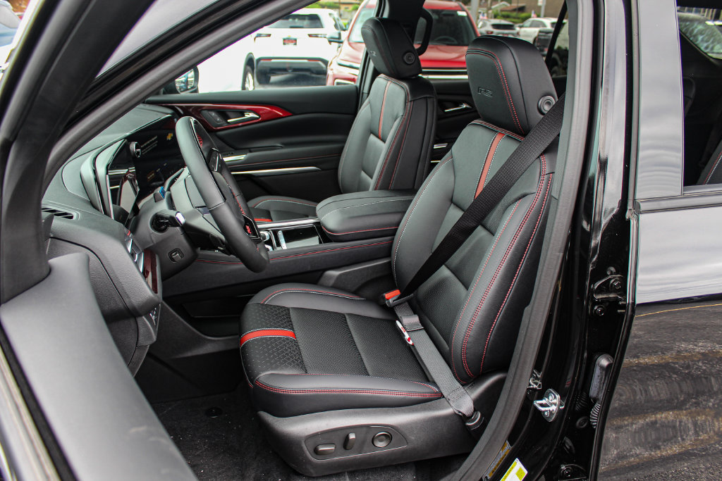 New 2026 Chevrolet Traverse RS w/ LPO, Floor Liner Package FWD image 23