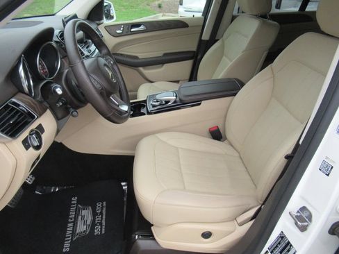 Used 2019 Mercedes-Benz GLE 400 4MATIC image 16