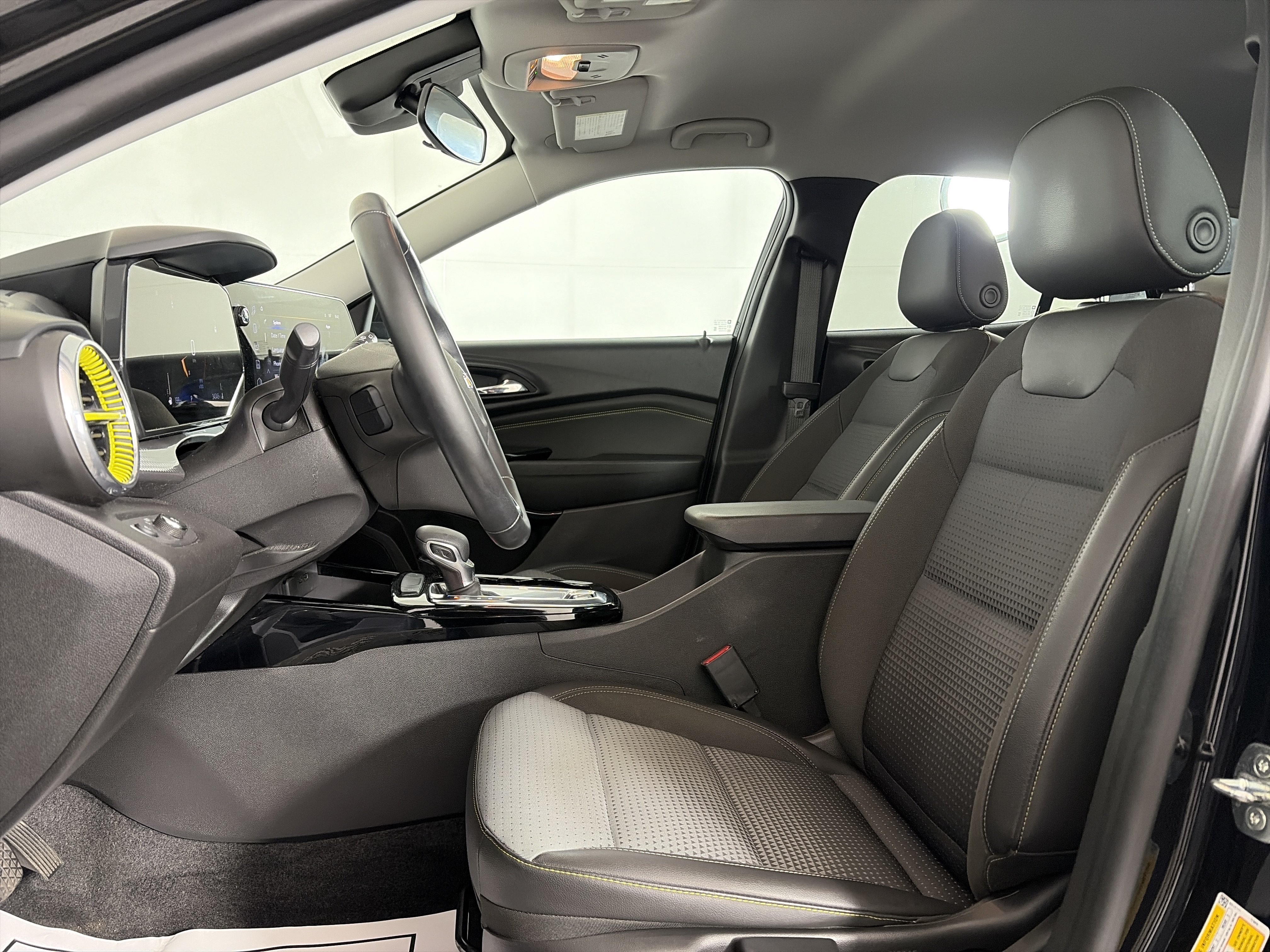 Used 2024 Chevrolet Trax LT w/ Driver Confidence Package FWD image 6