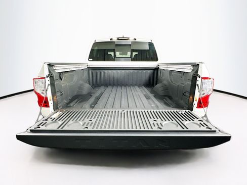 Used 2024 Nissan Titan SV w/ SV Convenience Package image 28