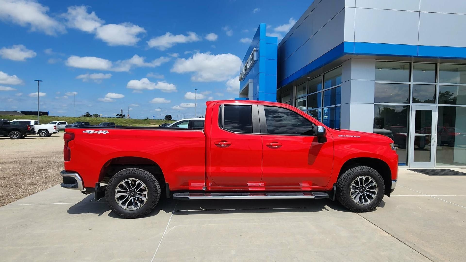 Used 2019 Chevrolet Silverado 1500 LT w/ All-Star Edition AWD/4WD image 4