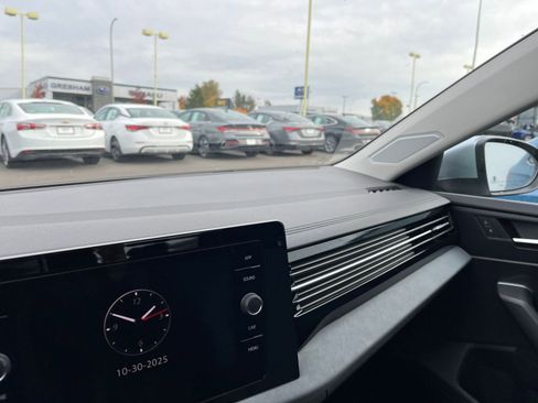 Used 2025 Volkswagen Jetta SE image 35