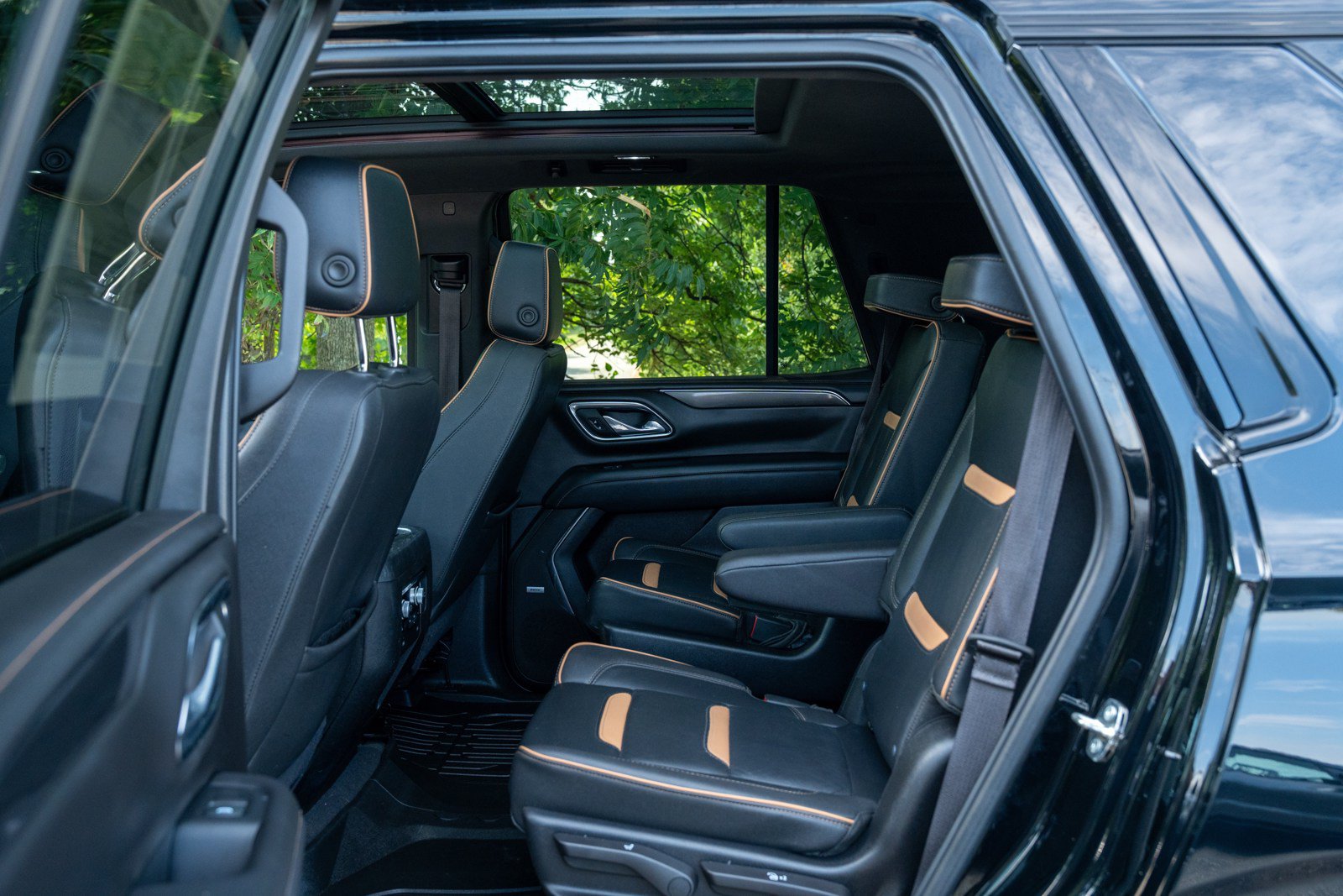 Used 2024 GMC Yukon AT4 w/ Technology Package AWD/4WD image 25
